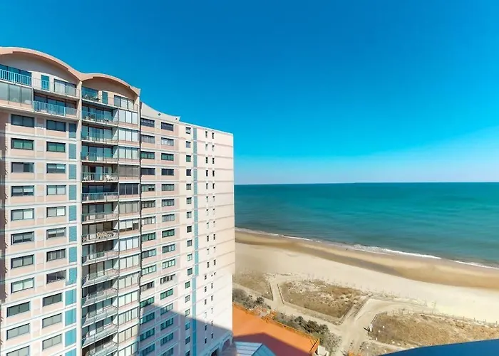 Enjoy Ocean & Bay Views From 15th-floor With Pools *