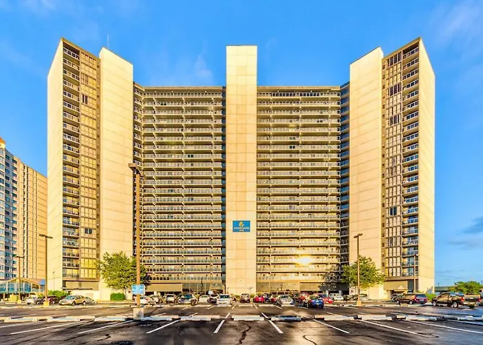 Enjoy Ocean & Bay Views From 15th-floor With Pools *